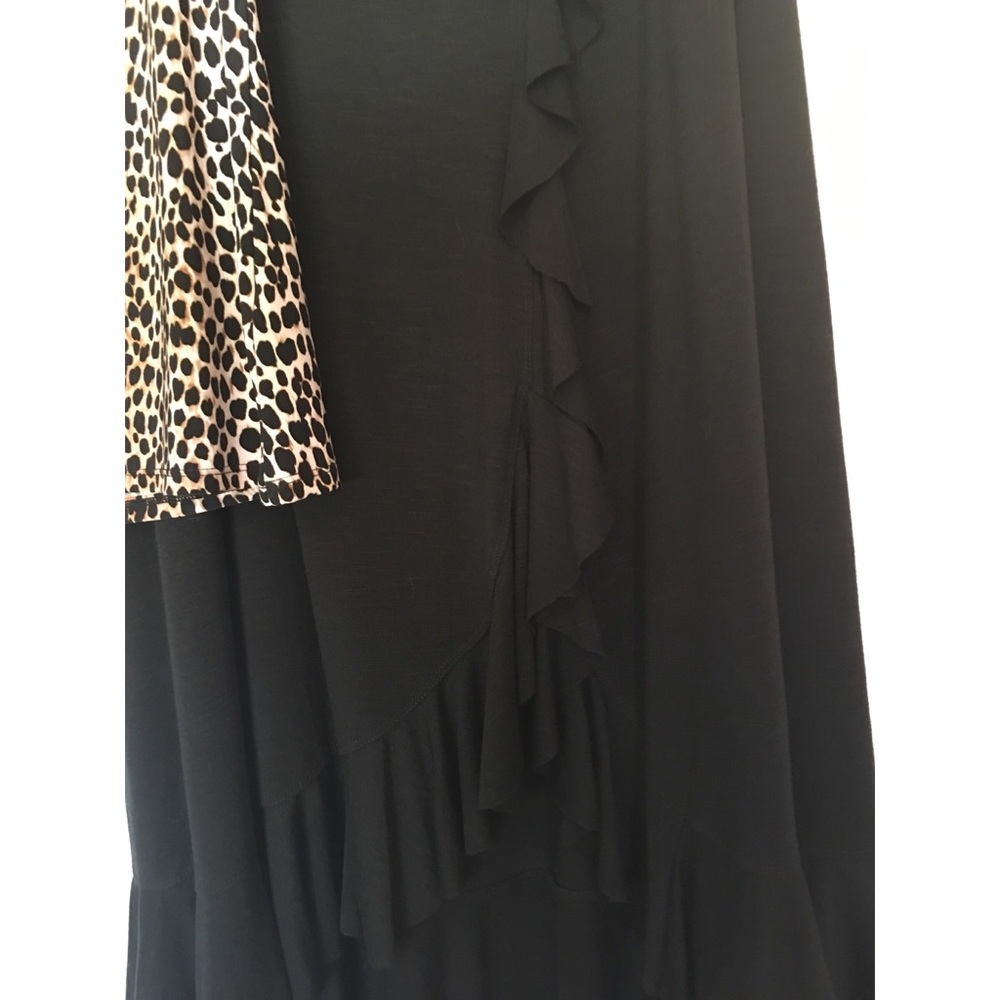 Soft t-shirt fabric maxi skirt with side ruffle - Picture 4 of 7